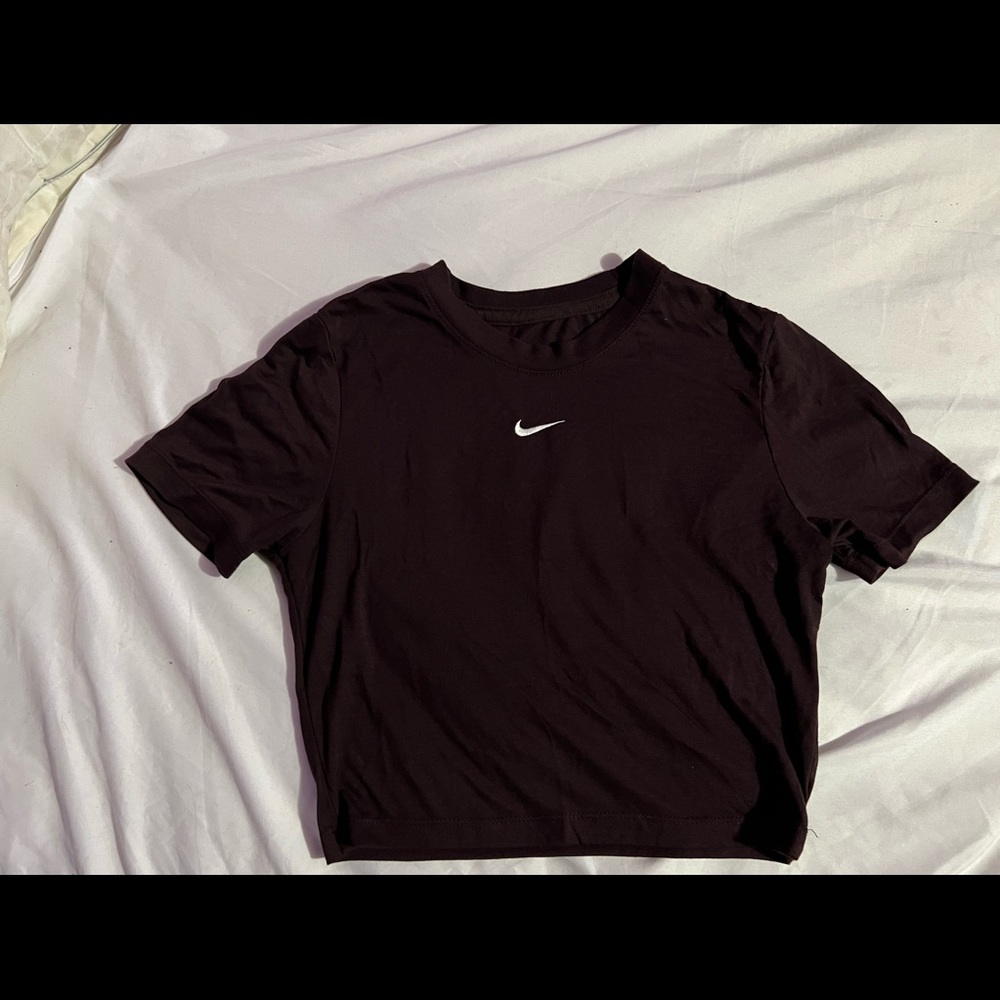 Womens Nike Sportswear Essential crop top in Maroon